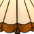 Detail Tiffany tafellamp klassiek rustig van glas in lood in crème-, amber- en bruintinten