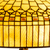 Detail Tiffany vloerlamp geometrisch van glas in lood in crème-, amber- en goudtinten