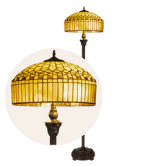 Grote Roruvera Tiffany staande lamp geometrisch van glas in lood in crème-, amber- en goudtinten, brandend