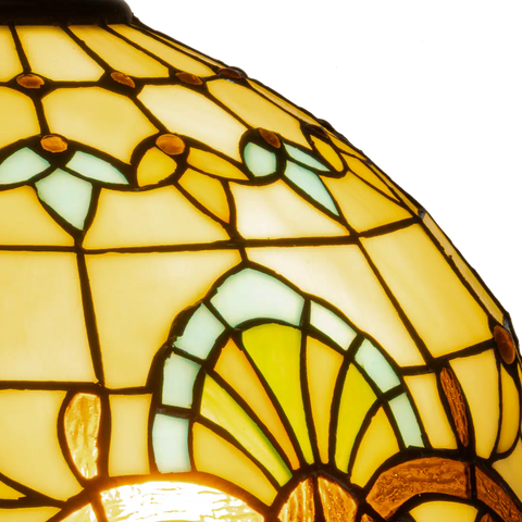 Detail Tiffany vloerlamp art nouveau met sierpatroon van glas in lood in geel-, groen- en ambertinten