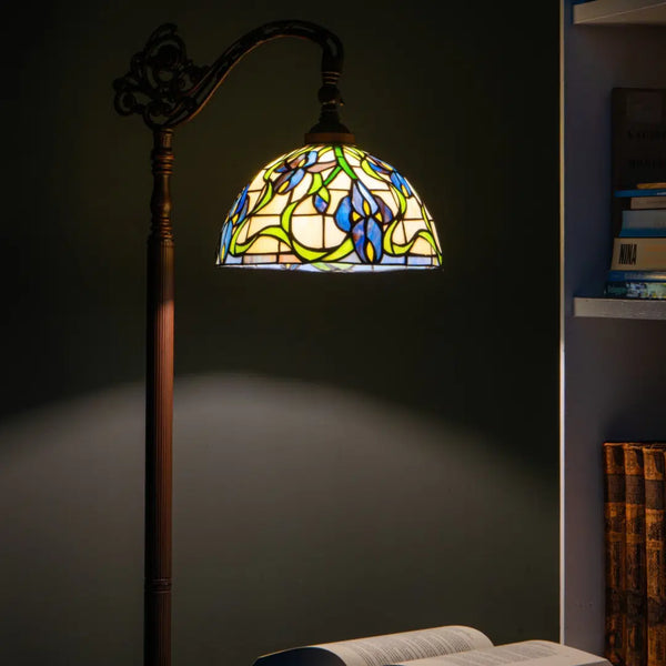 Tiffany vloerlamp Blauwe Bloemen met Gebogen Arm – Crèmegeel, Blauw & Groen – H 177 cm (Art. 7256)