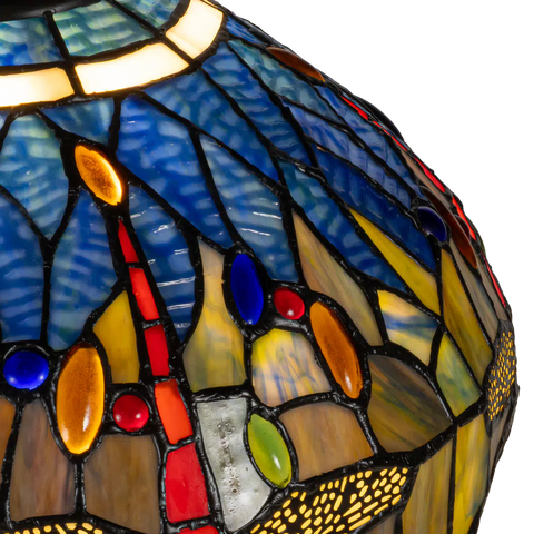 Detail Tiffany tafellamp libellen met verlichte voet van glas in lood in blauw-, amber- en roodtinten
