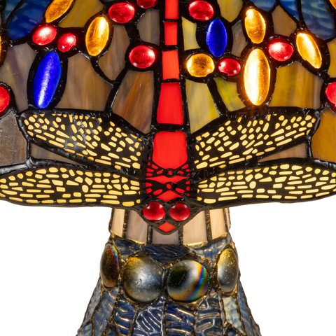 Detail Tiffany tafellamp libellen met verlichte voet van glas in lood in blauw-, rood- en ambertinten