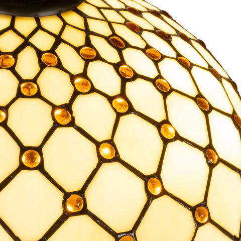 Detail Tiffany tafellamp ruitpatroon met verlichte voet van glas in lood in crème- en bruintinten