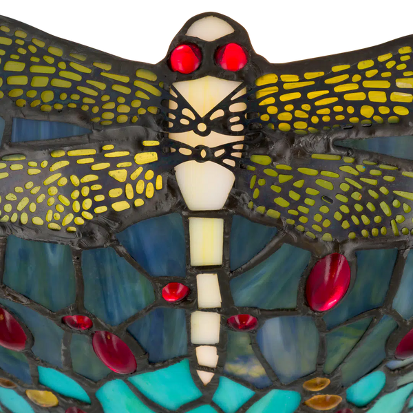 Detail Tiffany wandlamp libellen van glas in lood in blauw-, groen- en roodtinten
