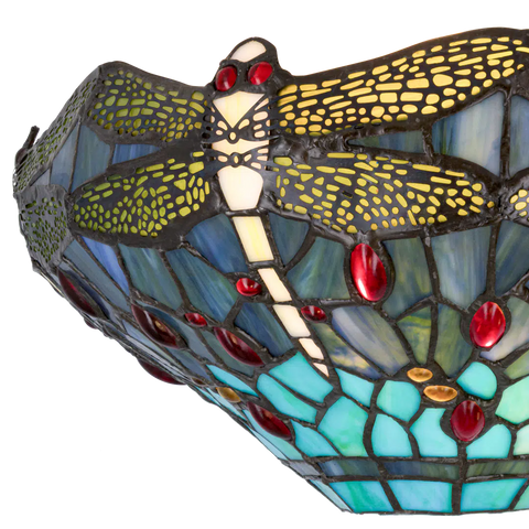 Detail Tiffany wandlamp libellen van glas in lood in blauw-, groen- en roodtinten