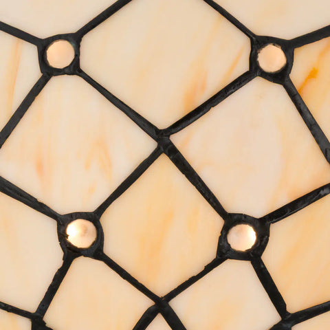 Detail Tiffany wandlamp ruitpatroon met ronde glasaccenten van glas in lood in witte-, crème- en ivoortinten