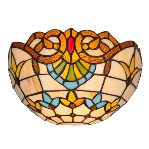 Roruvera Tiffany wandlamp art nouveau van glas in lood in crème-, geel- en blauwtinten, brandend