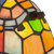 Detail Tiffany schildpadlamp met bronskleurige voet van glas in lood in multicolor glas-in-lood schild