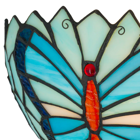 Detail Tiffany wandlamp vlinder van glas in lood in donker,- en lichtblauwtinten